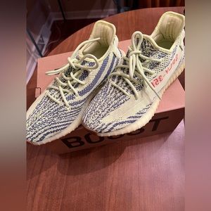 Yeezy Boost 350s in in a glow in the dark tinge. SIZE- 9.5 US Men’s.